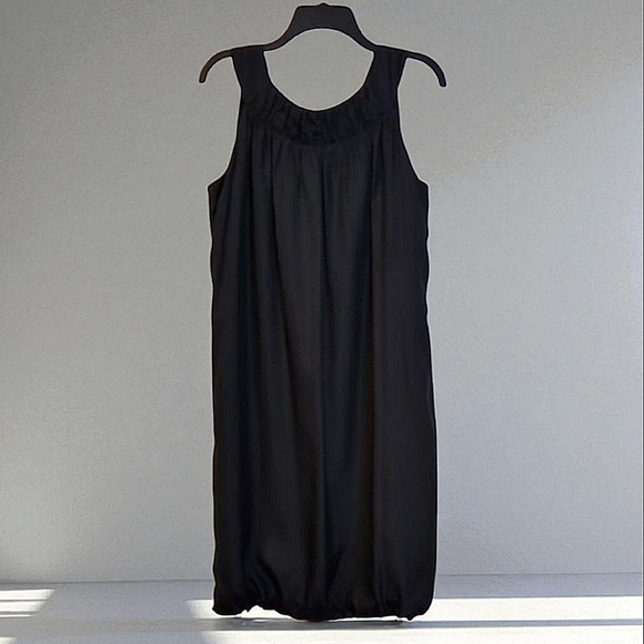 Ellen Tracy Silk Bubble Hem Sleeveless Tie Back Minimalist Dress Black 8 - Picture 1 of 12